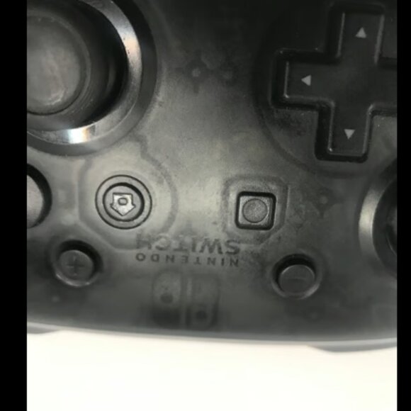 Switch Pro Controller - Picture 3 of 6